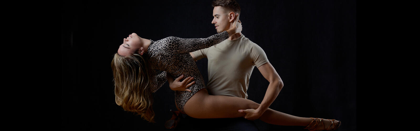 Tanec bachata | Jíří Svoboda & Monica Lopez Rodriguez | Praha | Tanenčí škola COOL DANCE