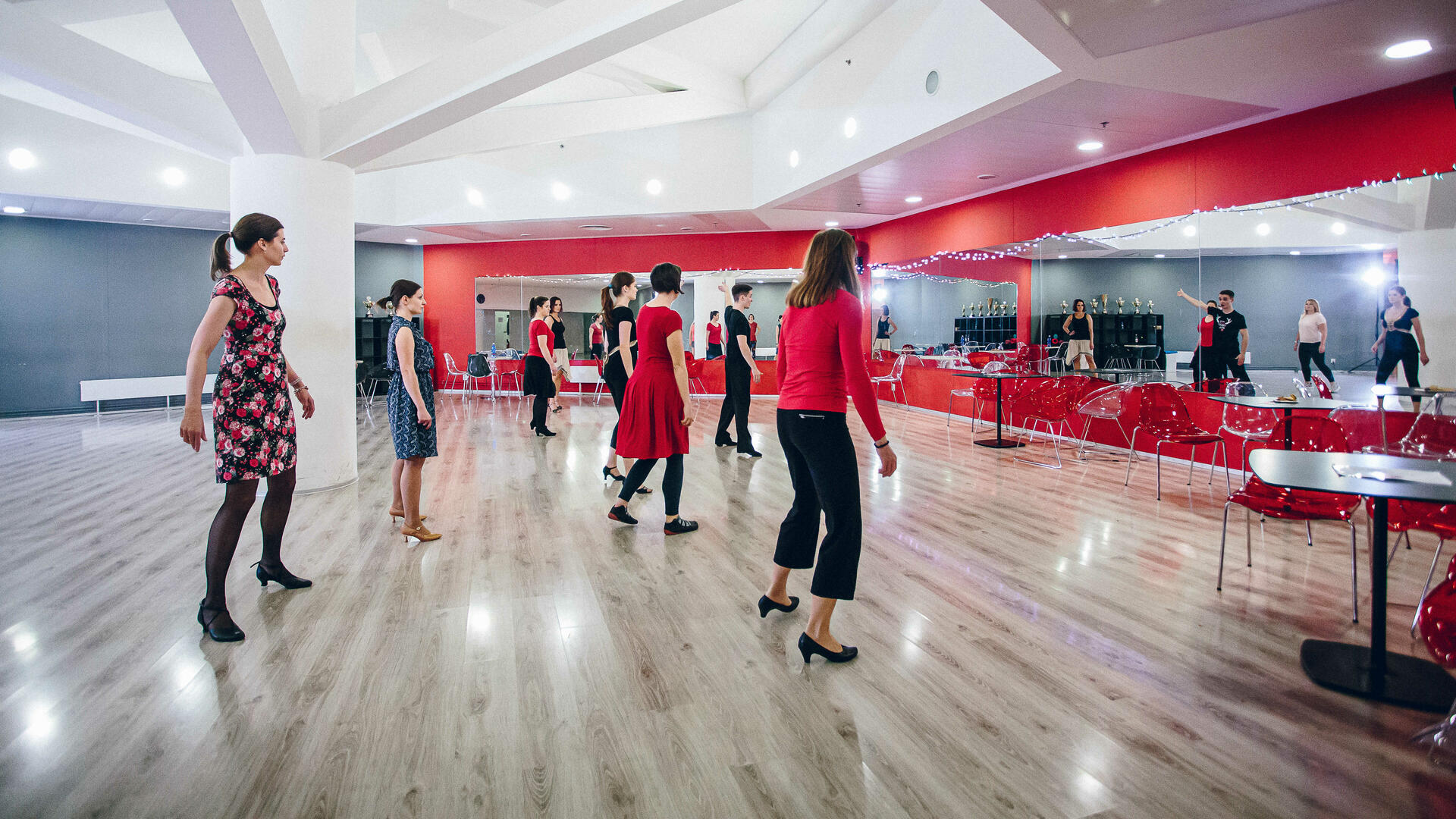 20221212-182949-0520-cool-dance-vanocni-prahaoptimized.jpg